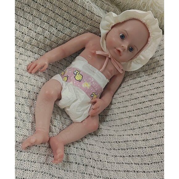 45cm Open Eyes Reborn Baby Girl Doll 5.61lbs Silicone Dolls Can Drink Water&Pee - Picture 13 of 16